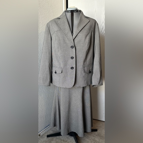 Judith Hart Woman Tailored Skirt Suit Size 18W - Picture 2 of 7